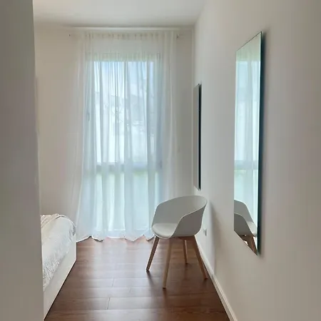 Center House - Azure Waters Апартаменты