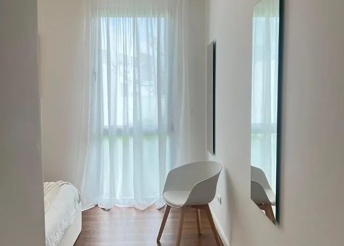 Center House - Azure Waters Apartment